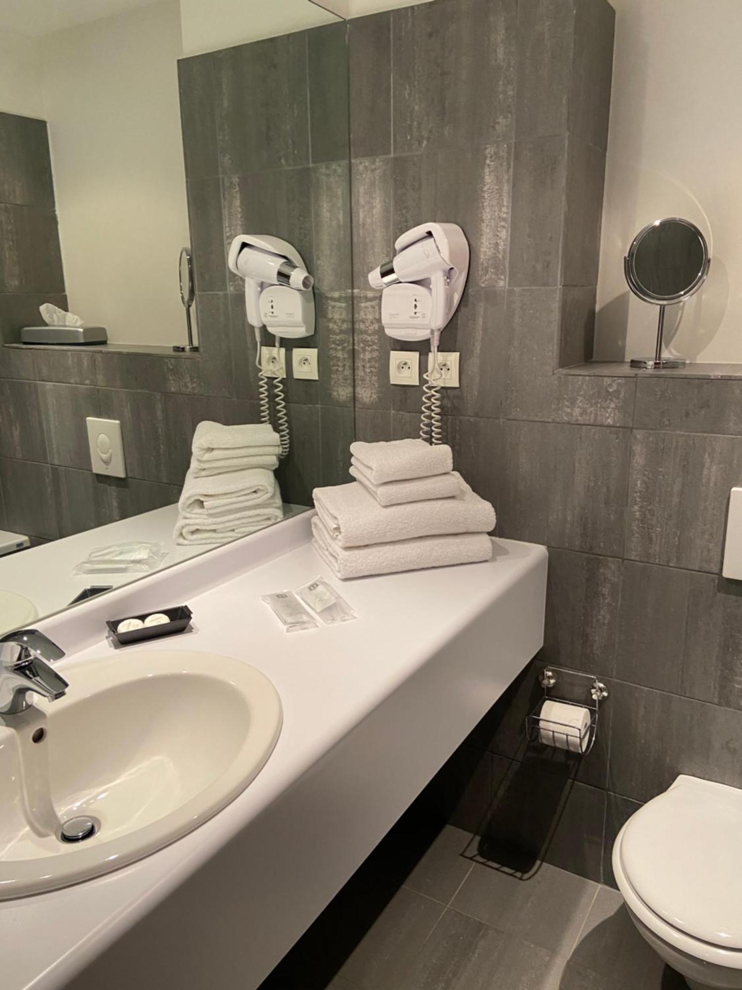 L'Auberge Du Rhone Chavanoz 外观 照片